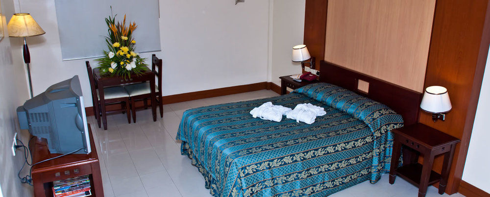 Cherry Blossoms Hotel 马尼拉 外观 照片