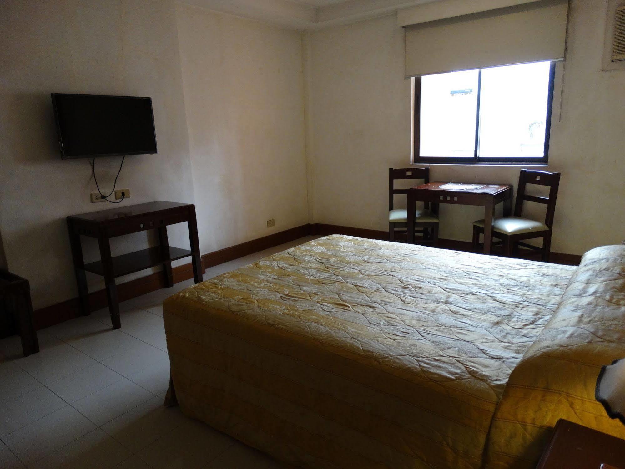 Cherry Blossoms Hotel 马尼拉 外观 照片