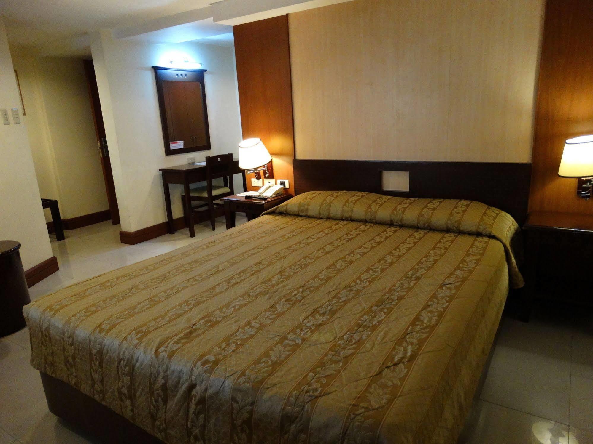 Cherry Blossoms Hotel 马尼拉 外观 照片