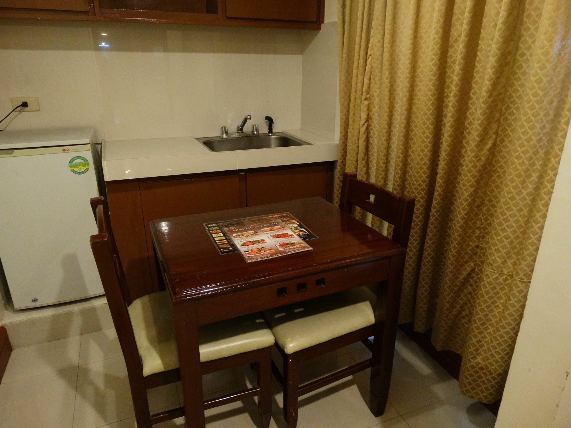Cherry Blossoms Hotel 马尼拉 外观 照片